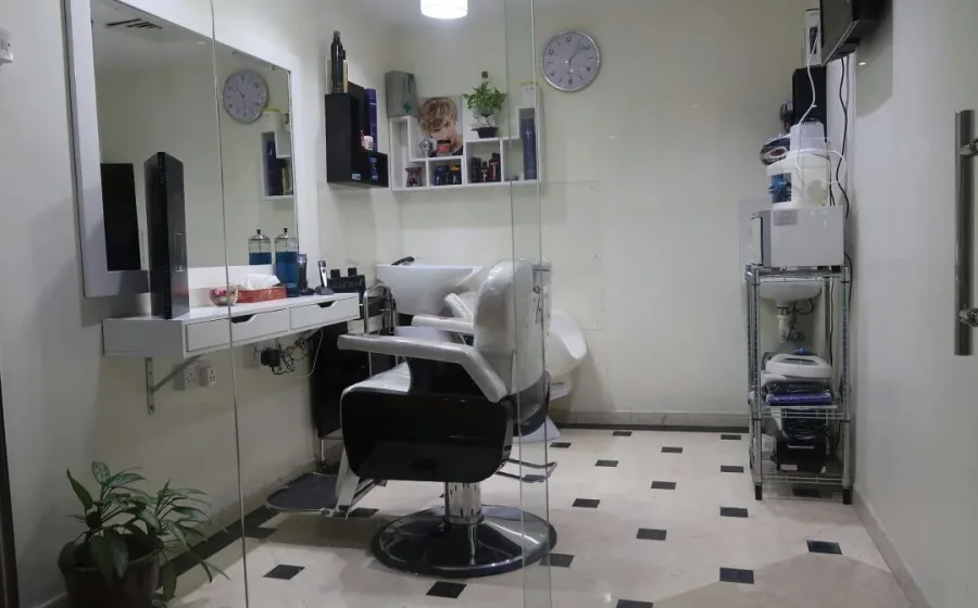 Elegant Essence Beauty Salon website preview