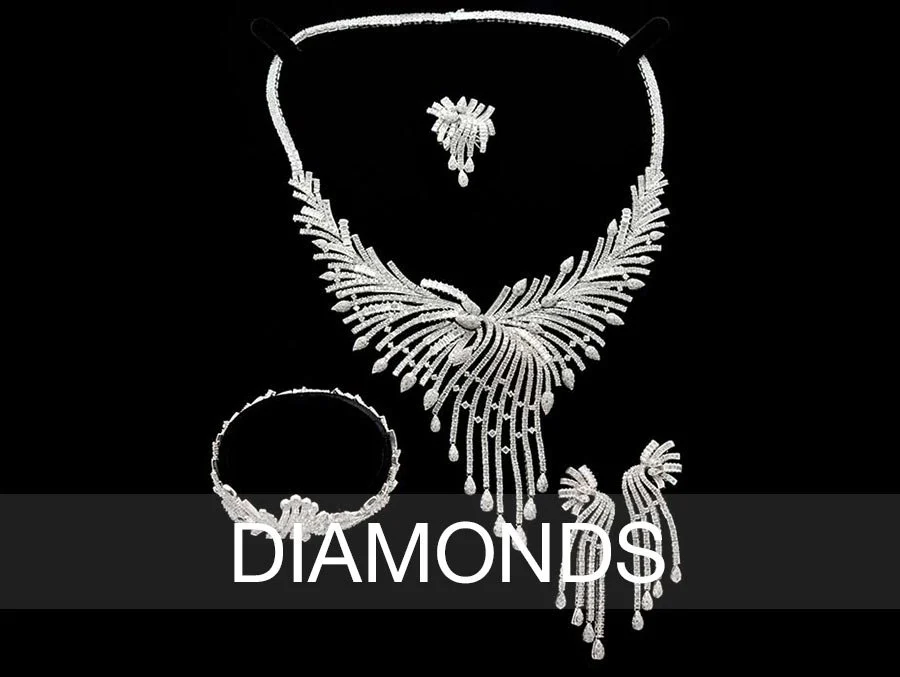 Brilliant-cut diamond necklace set on black
