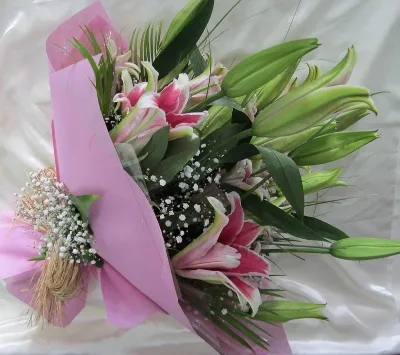 Pink roses wrapped in burlap
