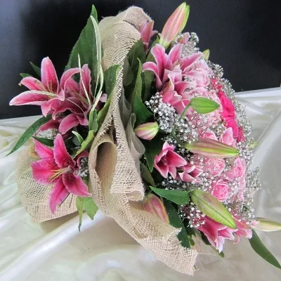 Pink roses with calla lilies