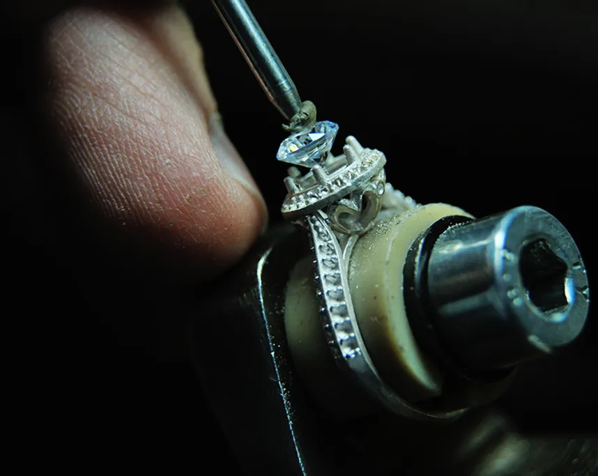 Setting a diamond by hand