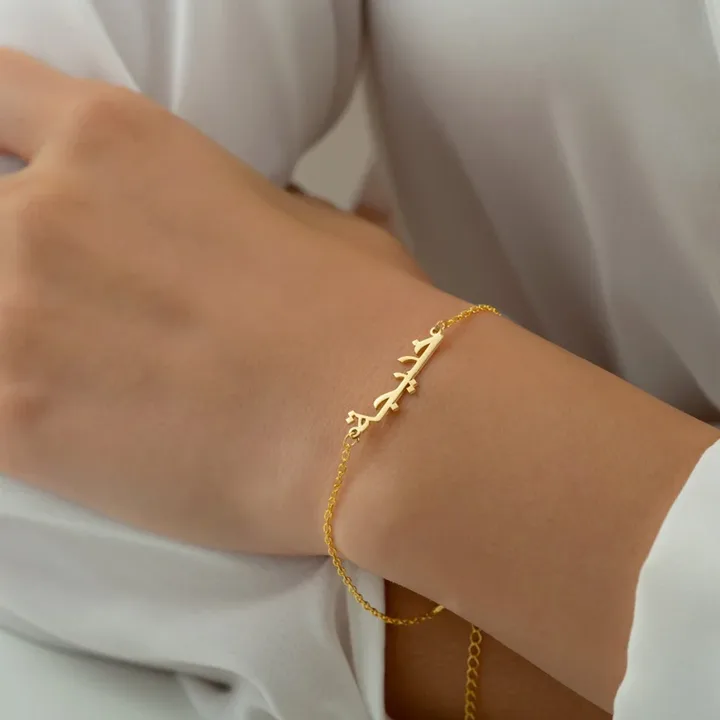 Arabic name bracelet in gold
