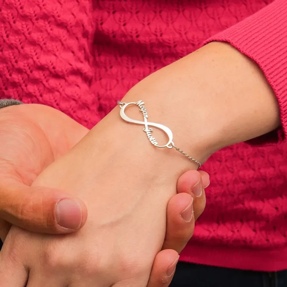 Infinity name bracelet in silver