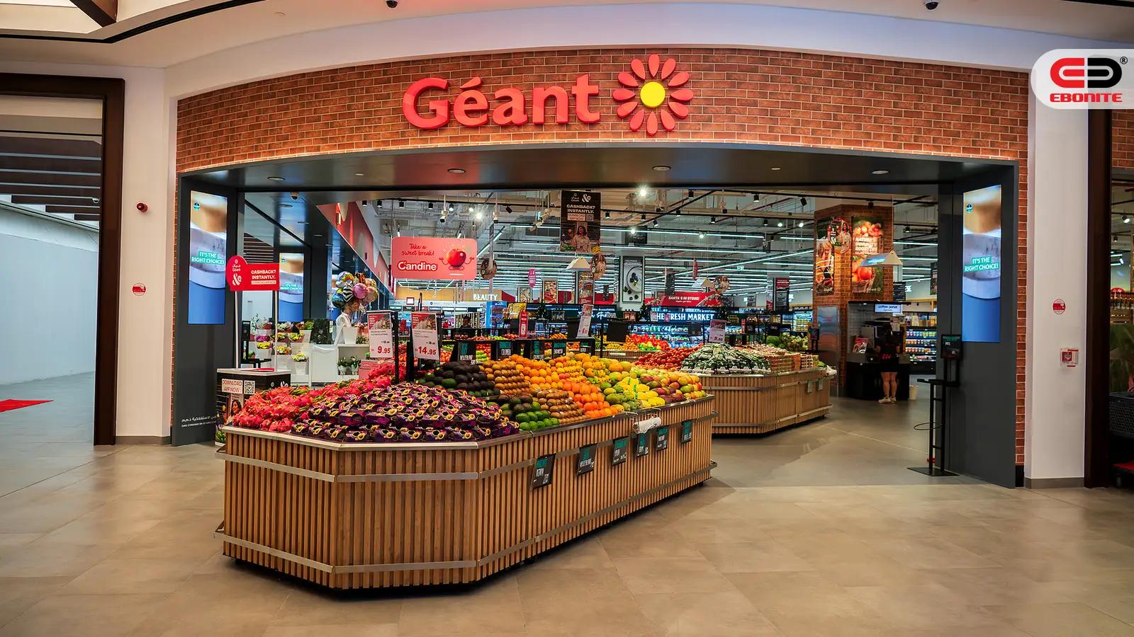 Géant hypermarket entrance fit-out by Ebonite Decor