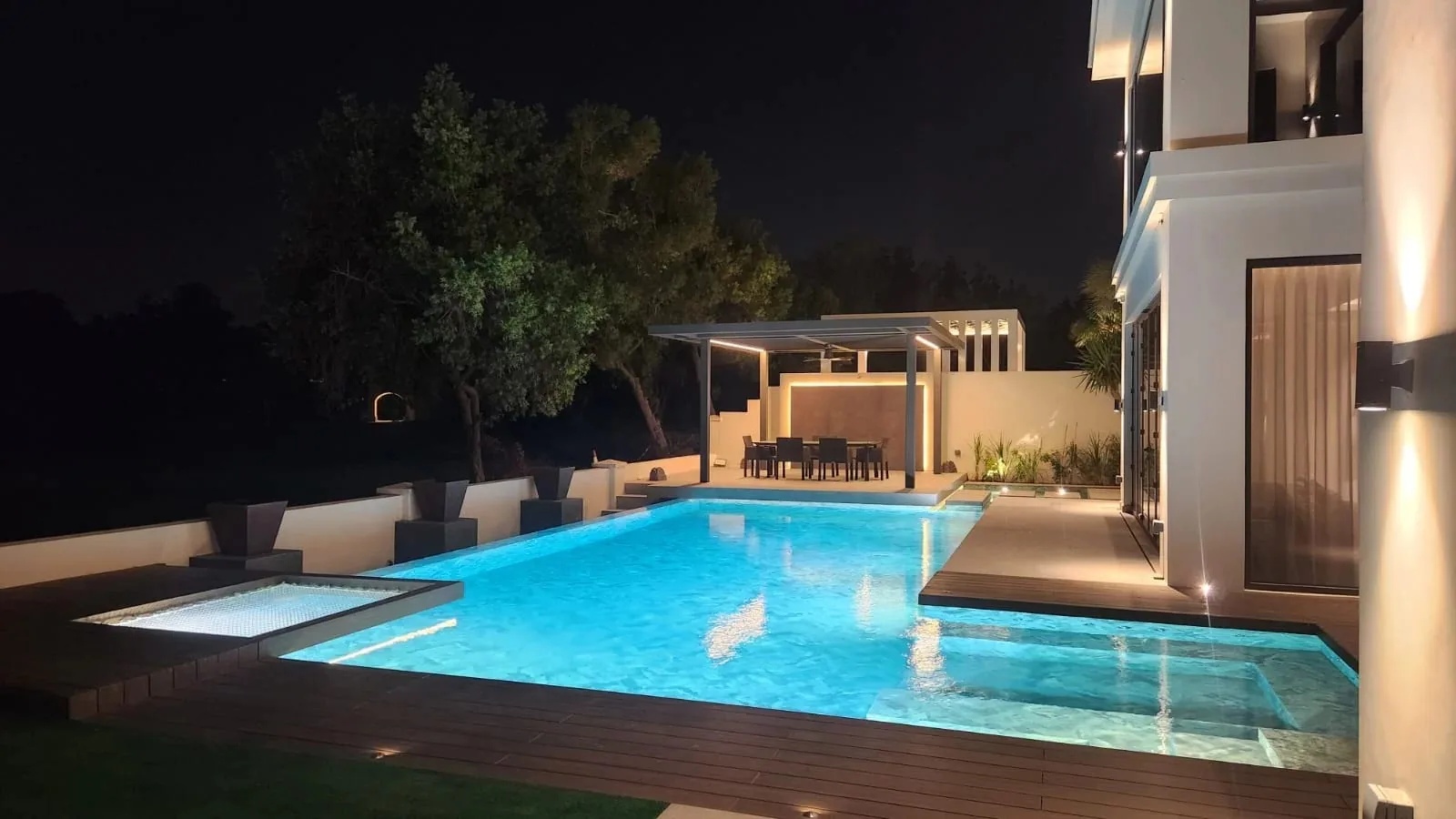 Jumeirah Gulf villa pool and timber deck