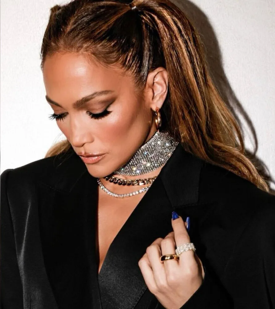 A Yataghan campaign image referencing an international wearer