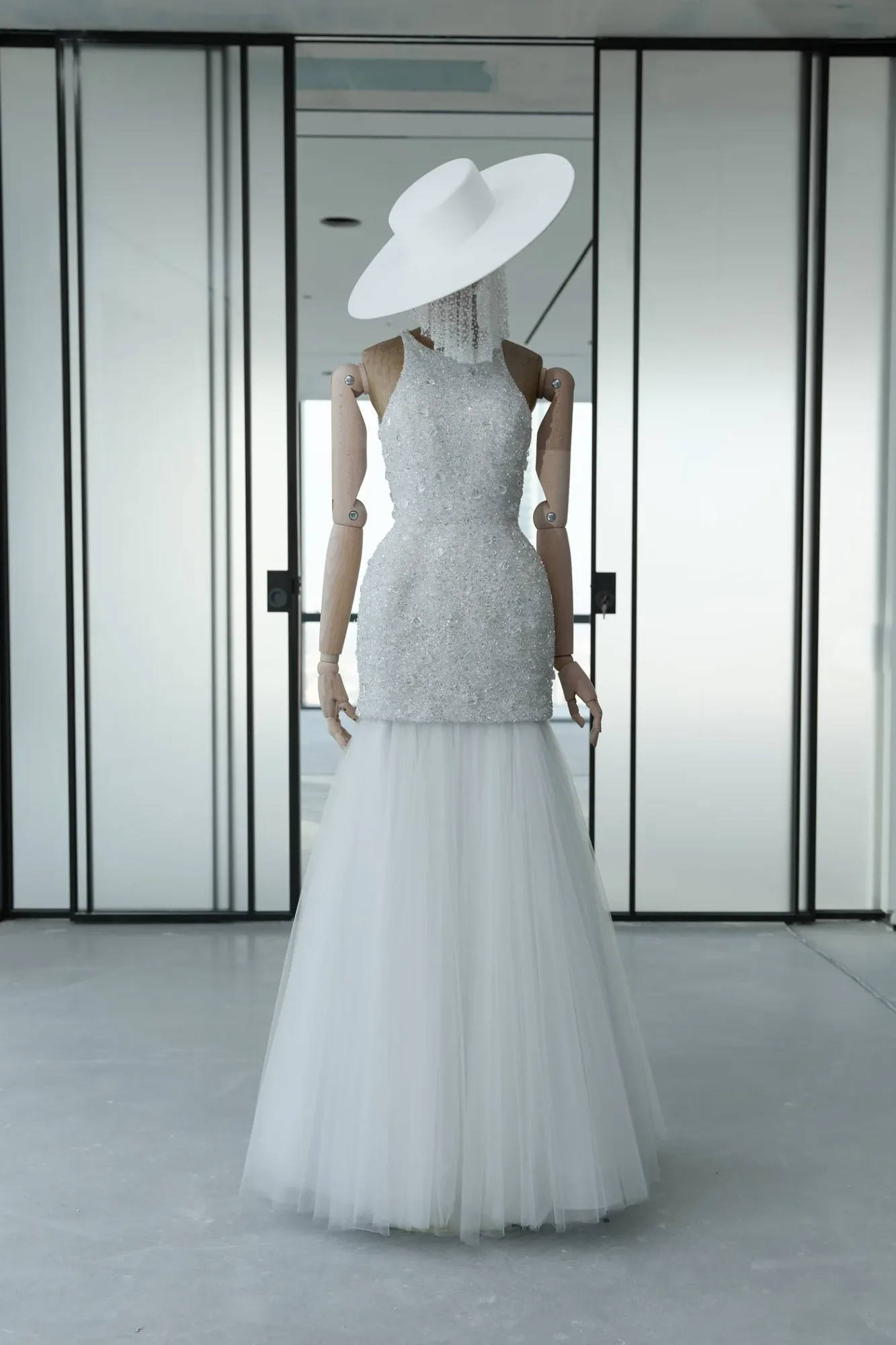 Dramatic maxi skirt, ivory, in motion