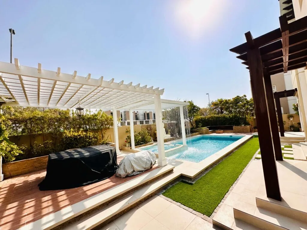 Pool with stepping-stone deck and planting