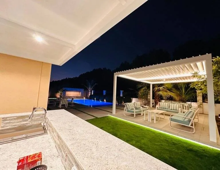 Turquoise villa swimming pool with sun loungers