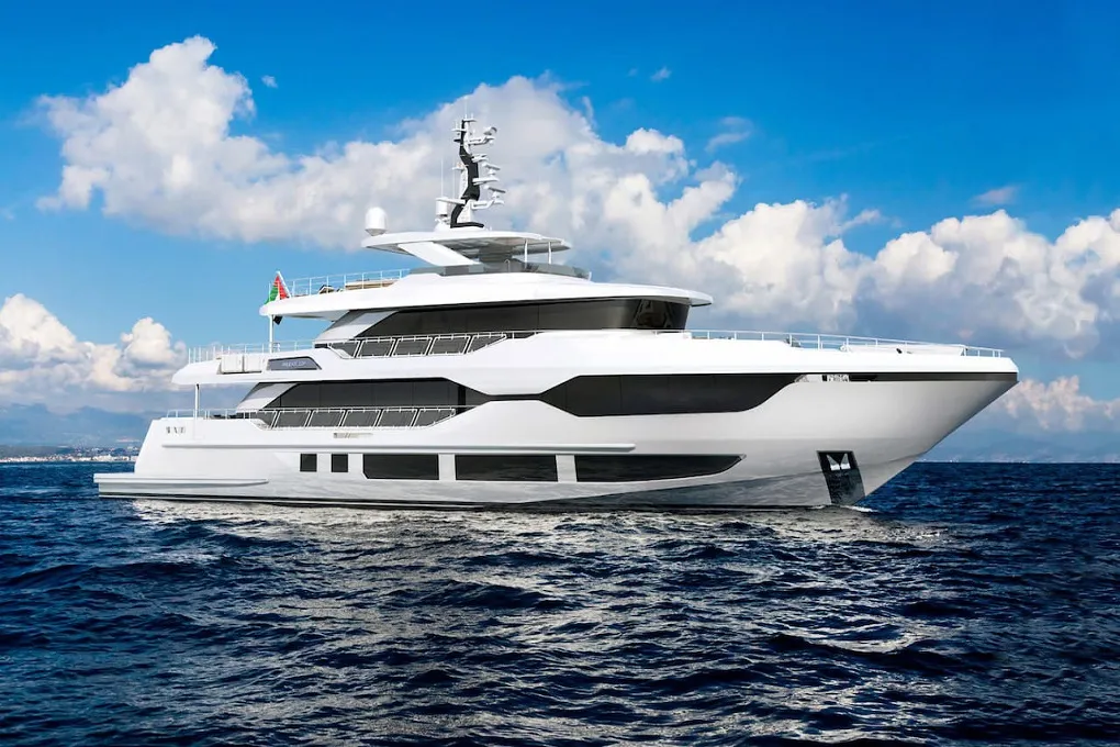 121ft Majesty super-yacht at sea