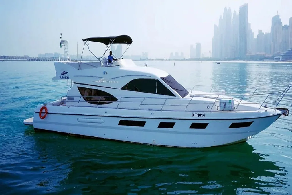 70ft yacht in front of the Dubai Eye