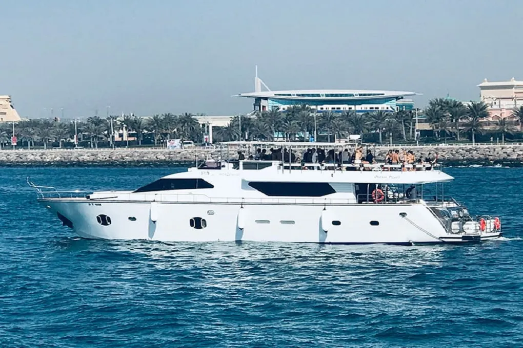 95ft premium yacht near the Dubai Eye