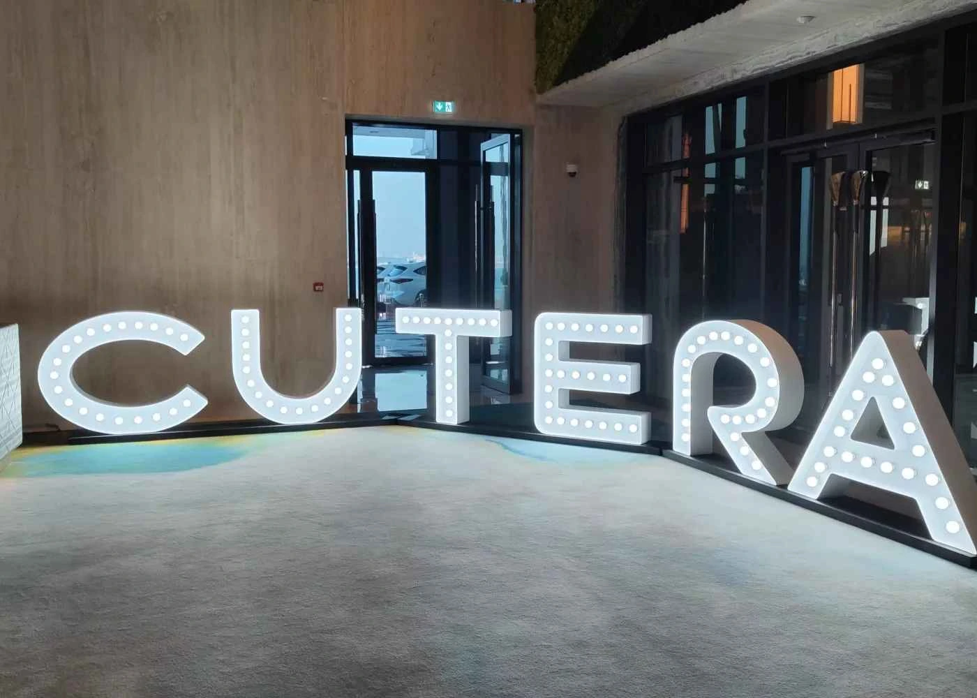 Illuminated marquee letter signage