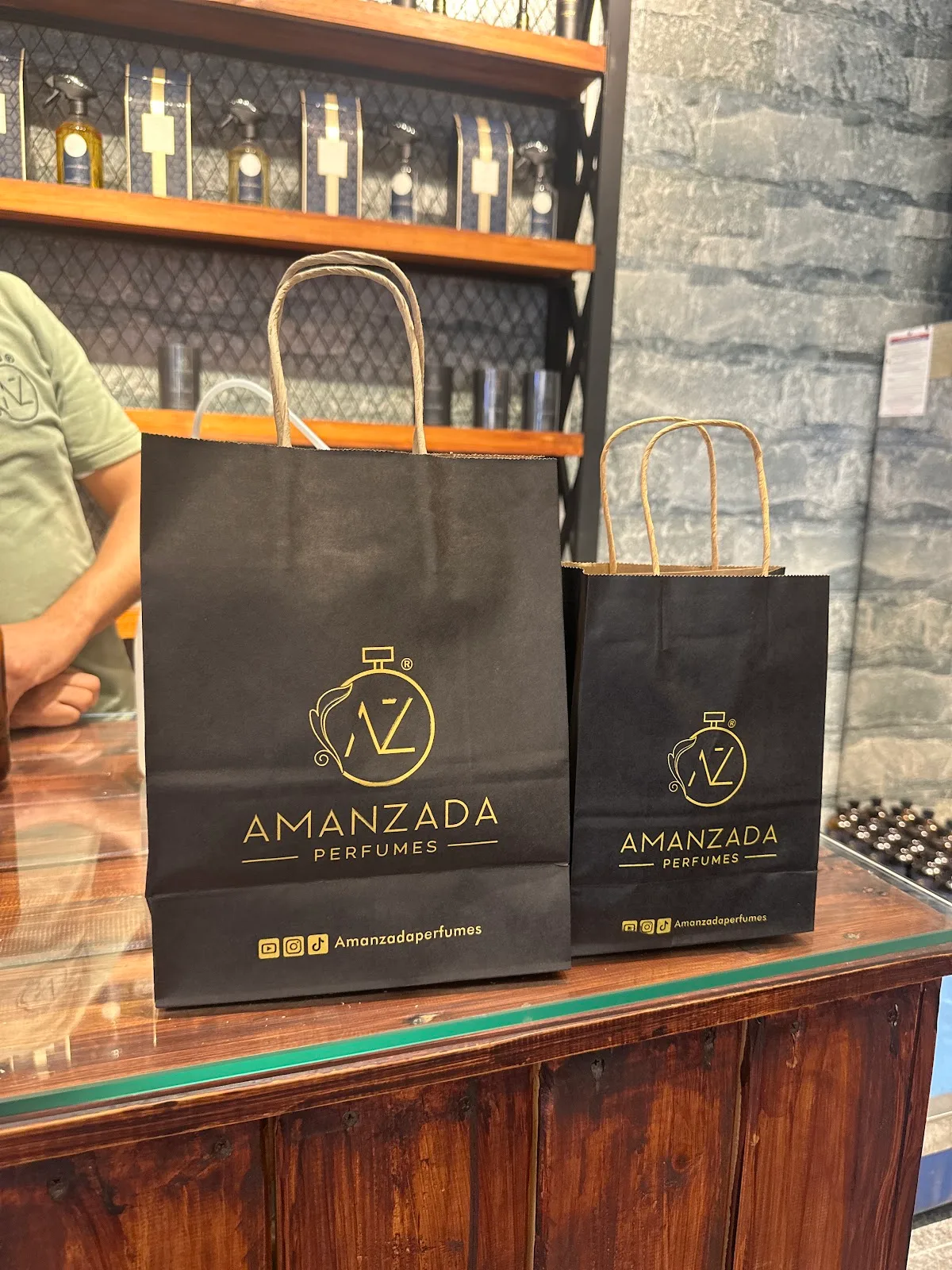 Black and gold Amanzada paper shopping bags