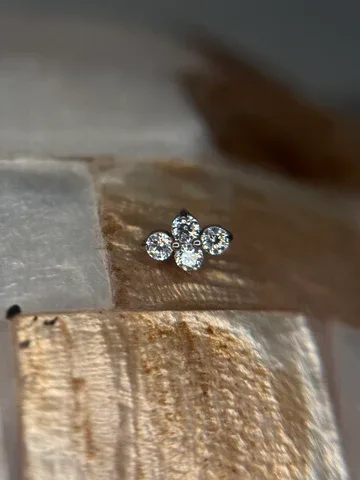 Gold flat-back stud set with a cluster of small diamonds