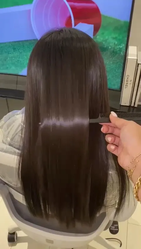 Smoothed, shiny straight hair