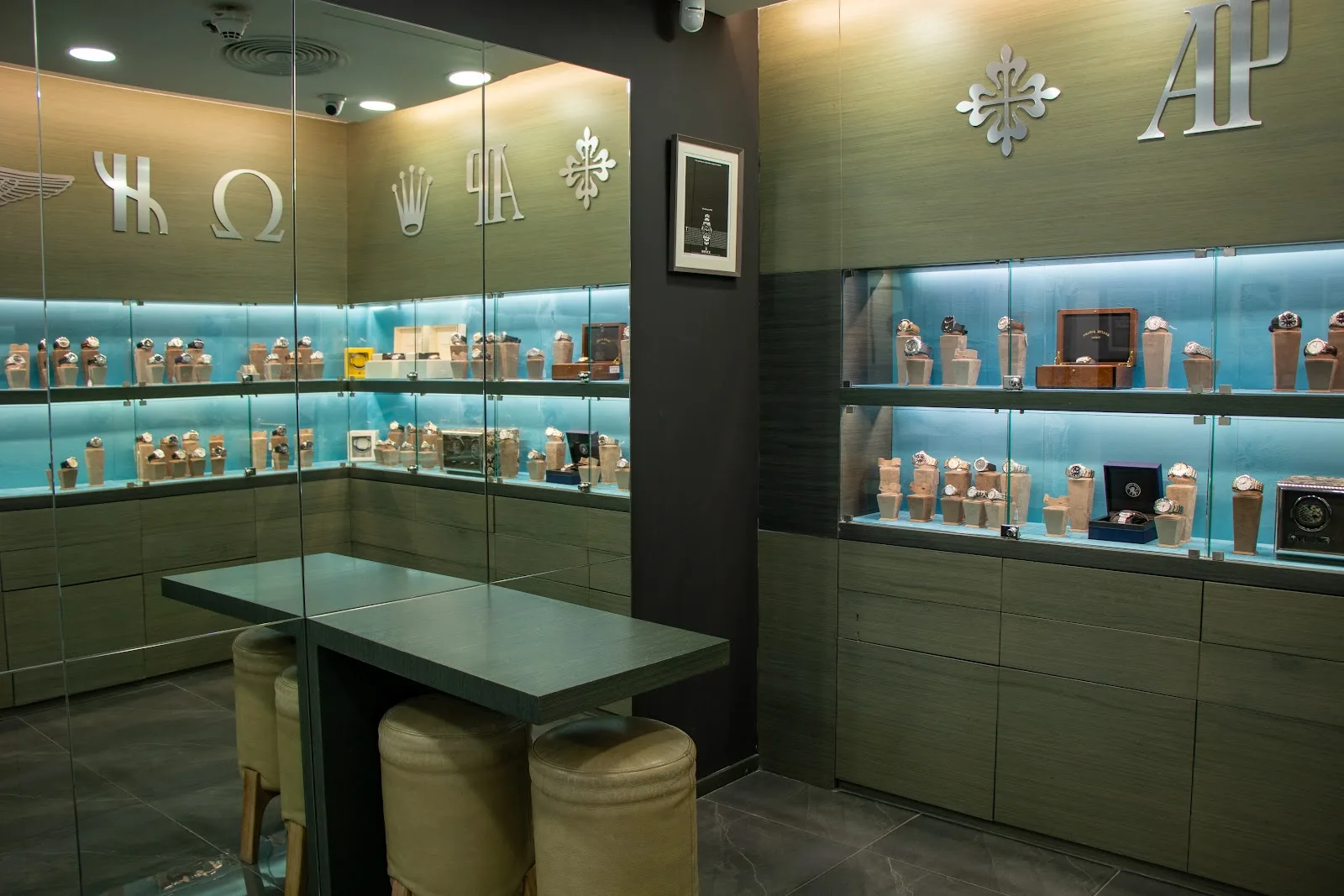 Timepiece360 showroom with lit display cabinets
