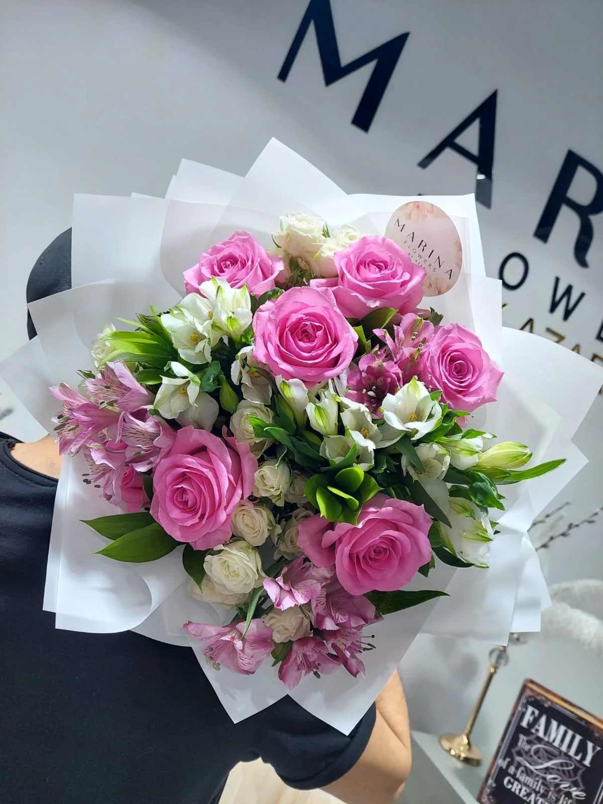 Peach roses and white lily bouquet
