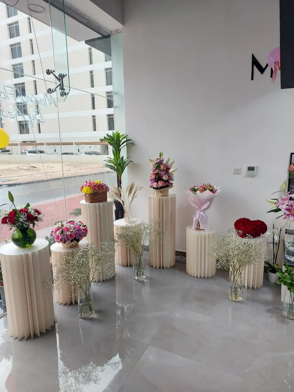 Pink and blue hydrangea bouquets on the floor