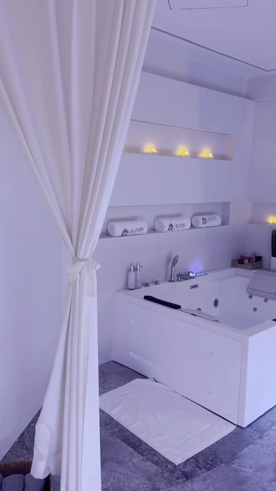 Private suite with a jacuzzi and candlelight