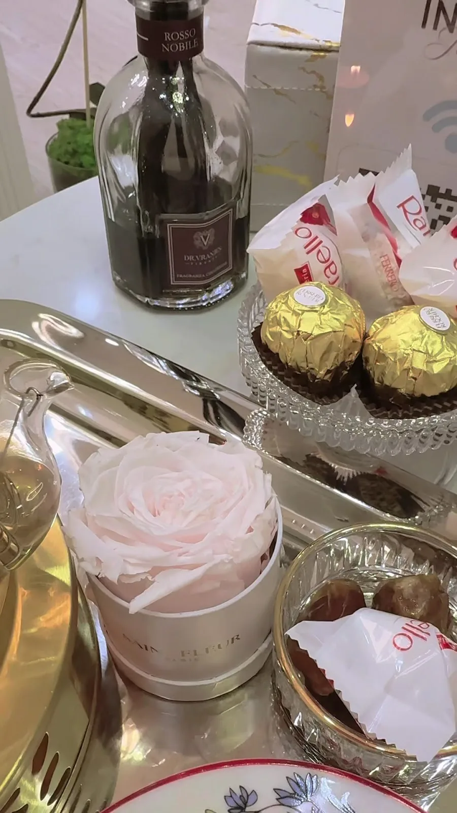 Welcome tray with a preserved rose and sweets