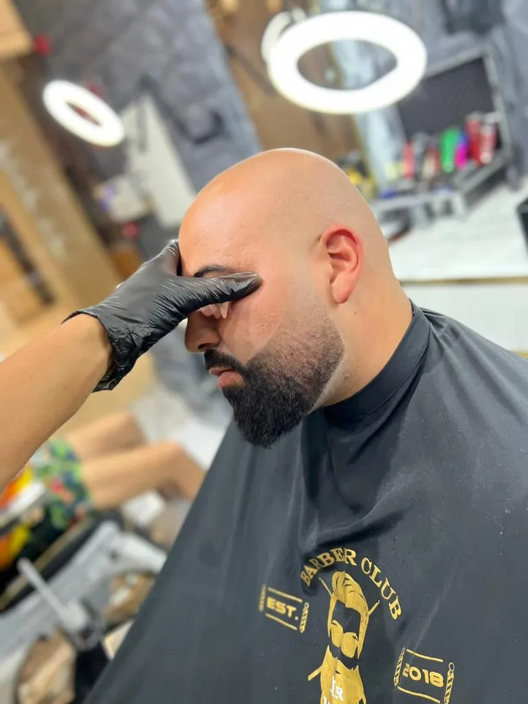 Beard sculpting and line-up