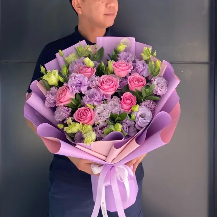 Lavender and pink bouquet of roses and lisianthus