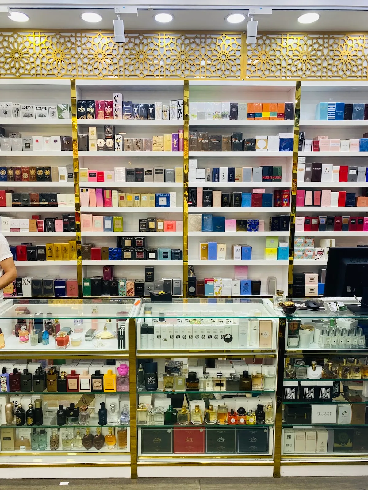 Interior fragrance wall under gold fretwork