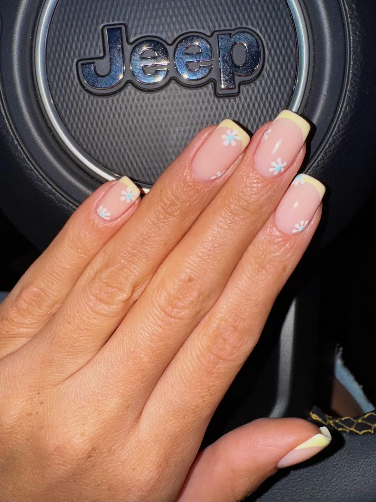 Daisy French tip nail art