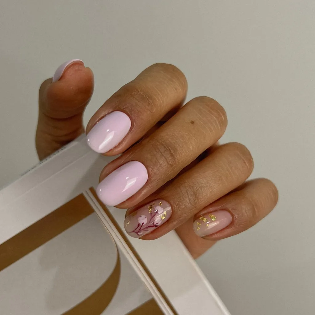 Natural nude square manicure