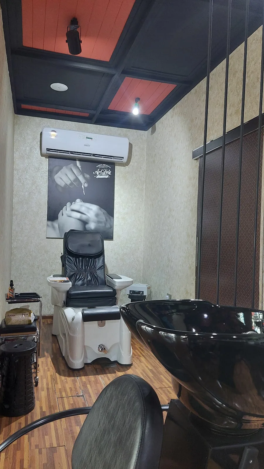 Pedicure and spa room at ArtLine Gents Salon