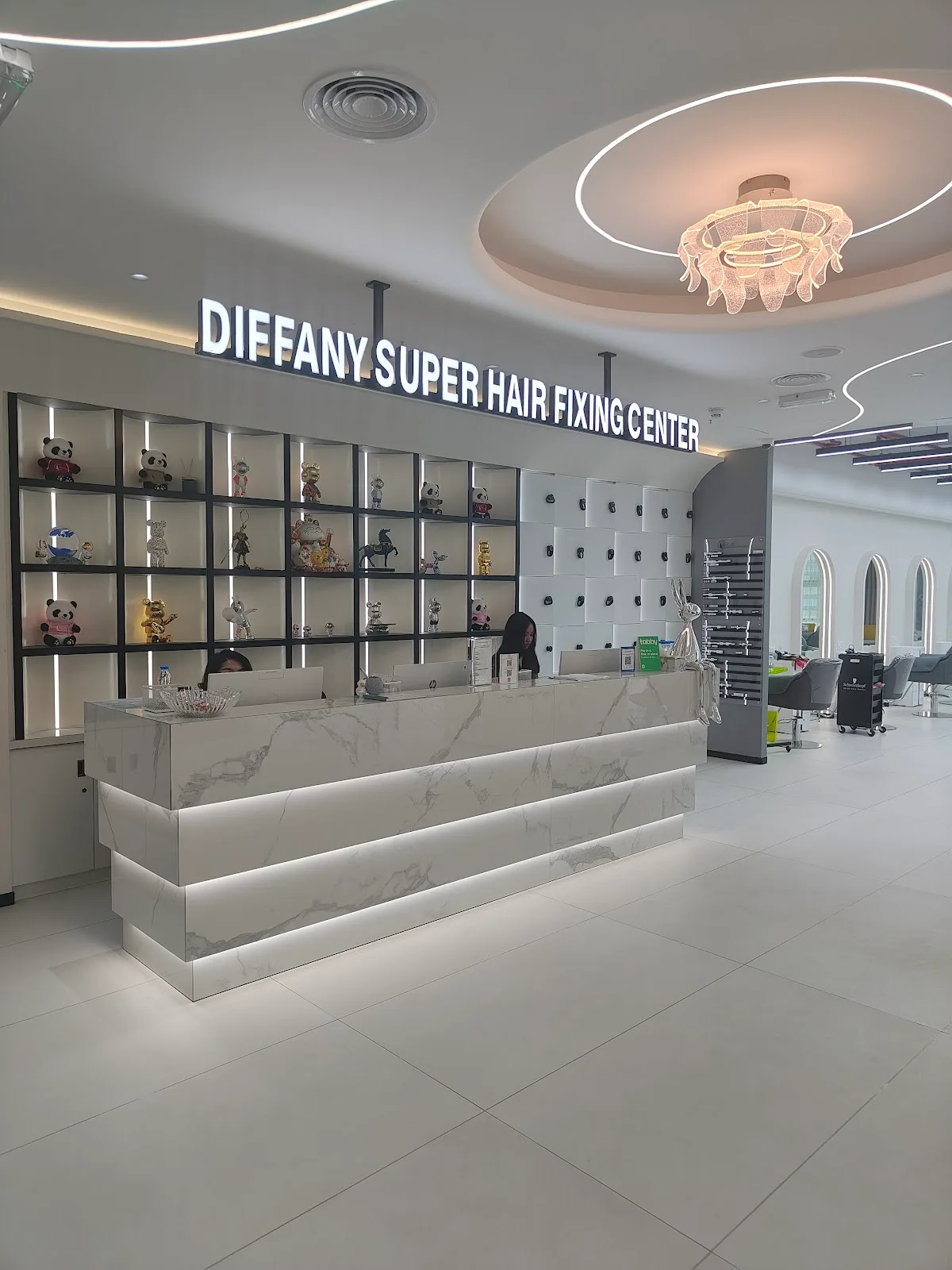 Marble reception desk under the Diffany Super sign