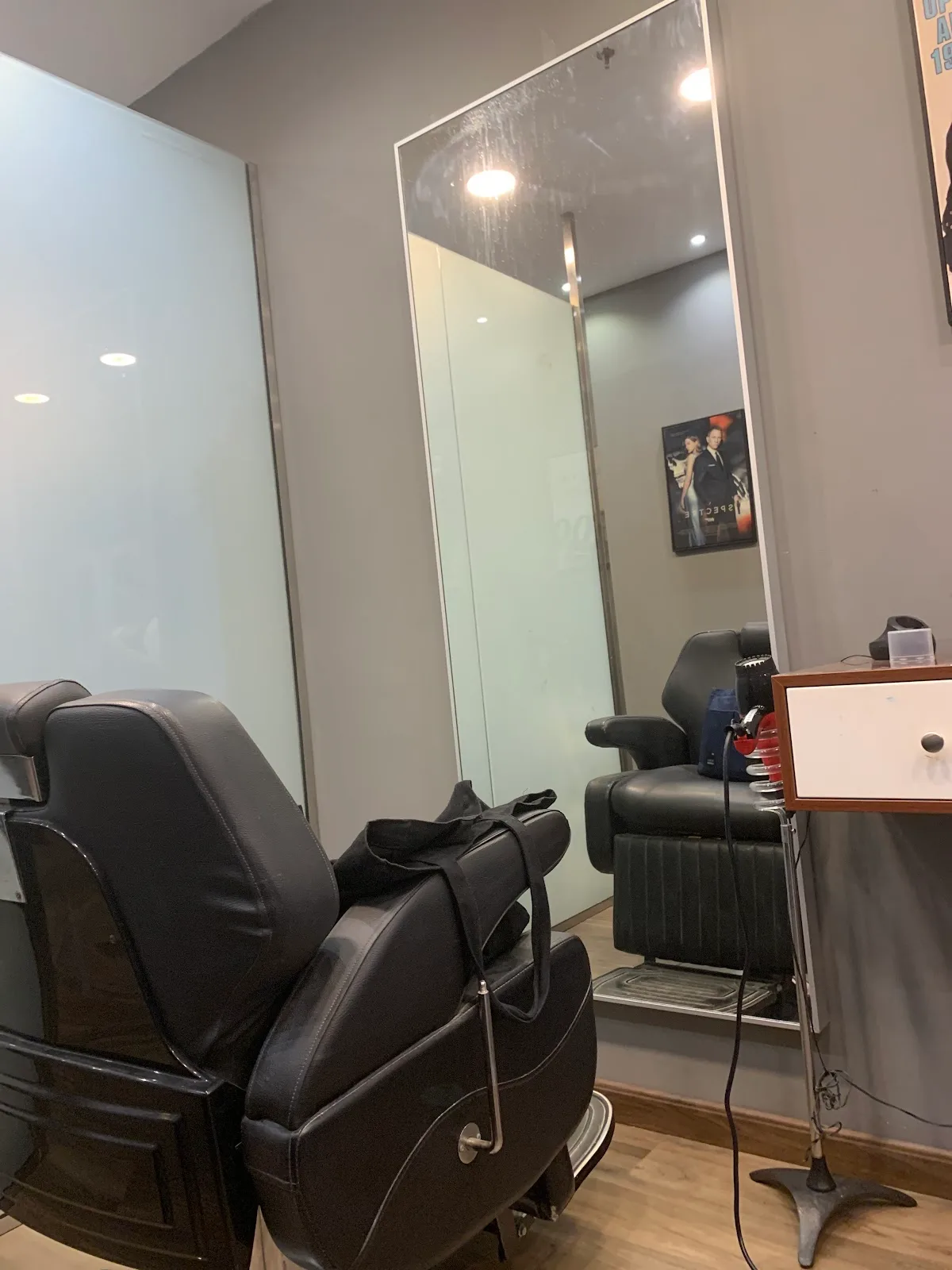Gents grooming station with mirror and barber chair