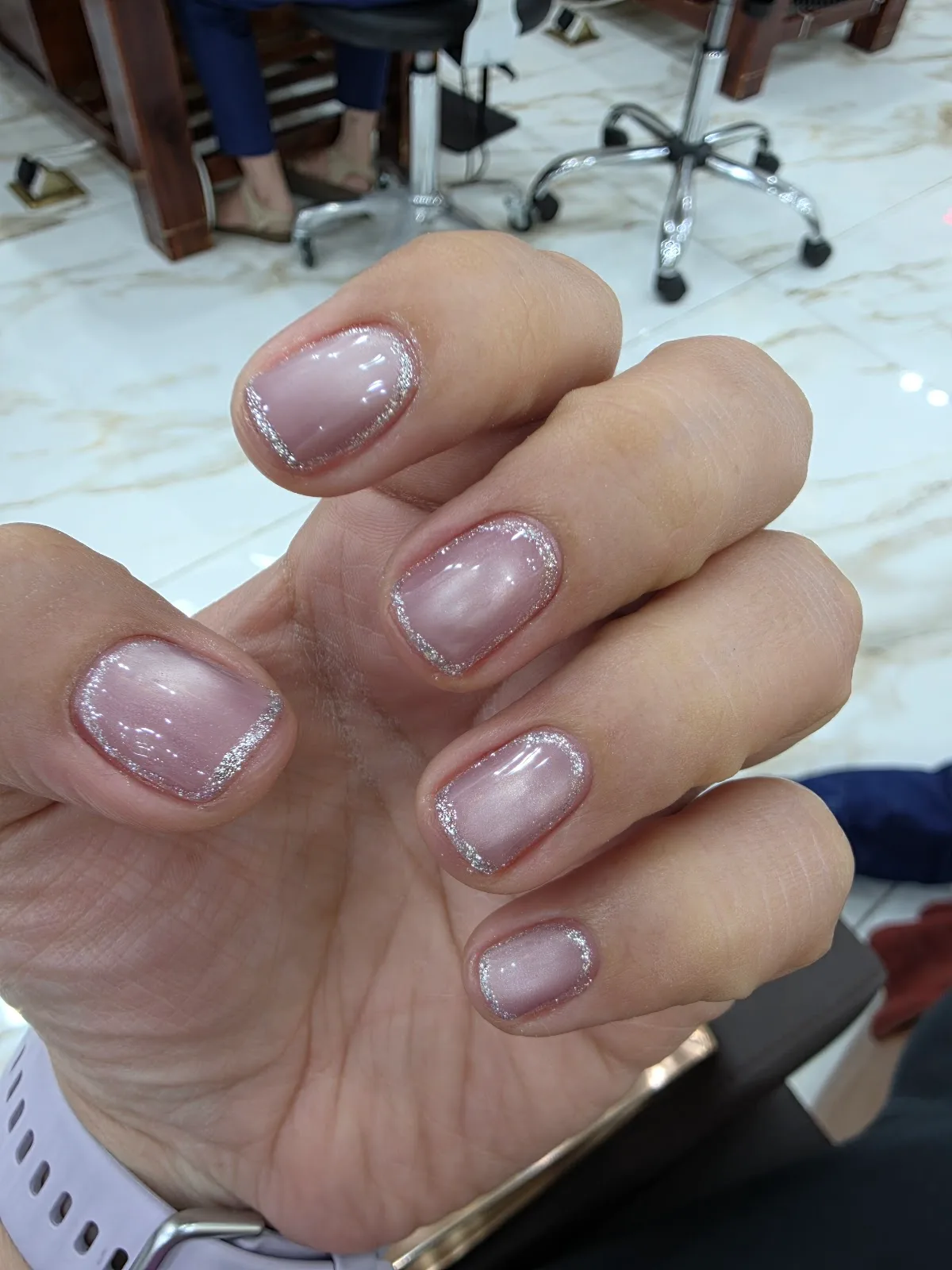 Nude manicure