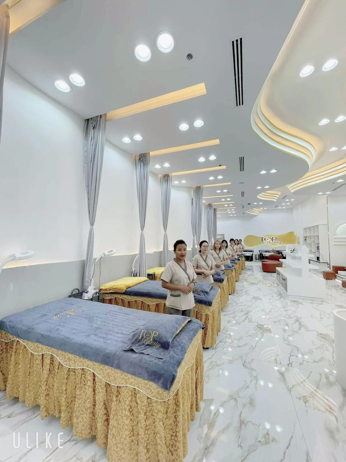 Spa treatment room