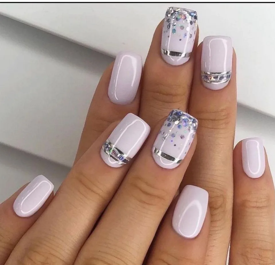 Lilac gel manicure with silver glitter accent nail