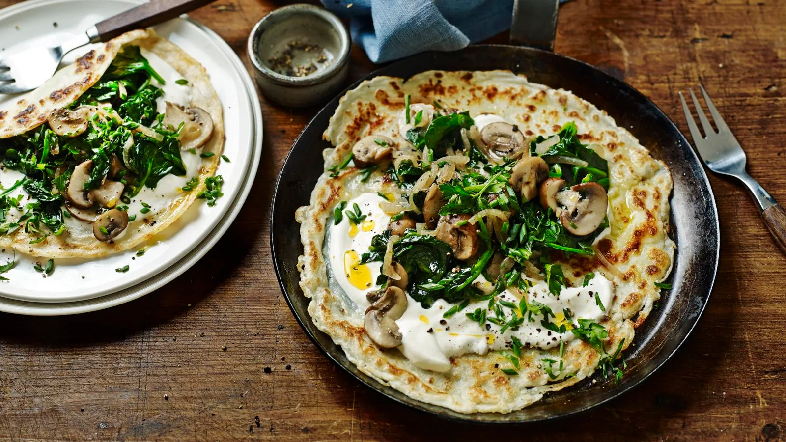Savoury crêpe filled with mushrooms and greens