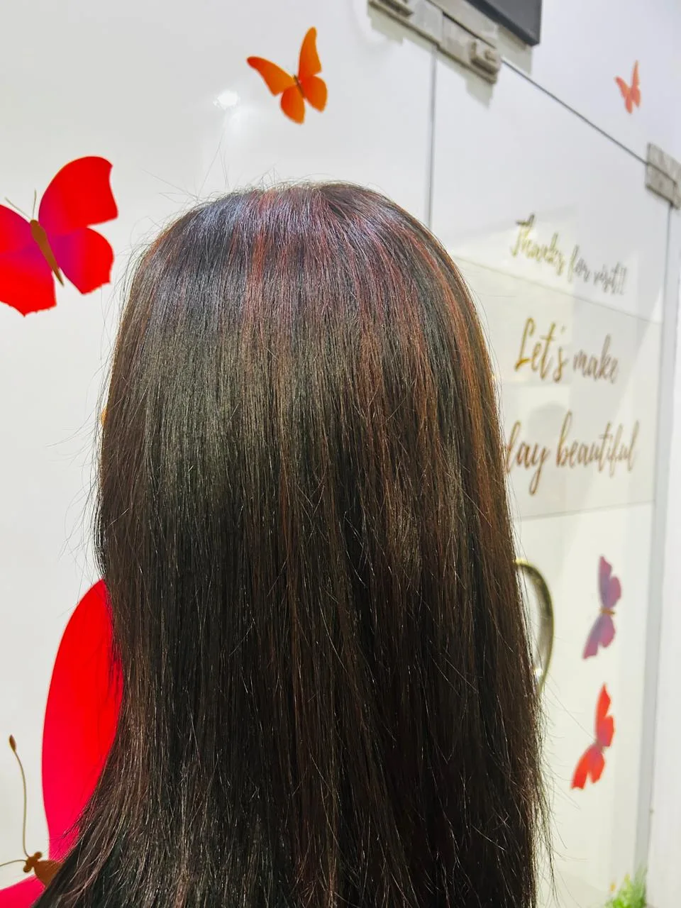 Rich brown colour gloss, long straight finish