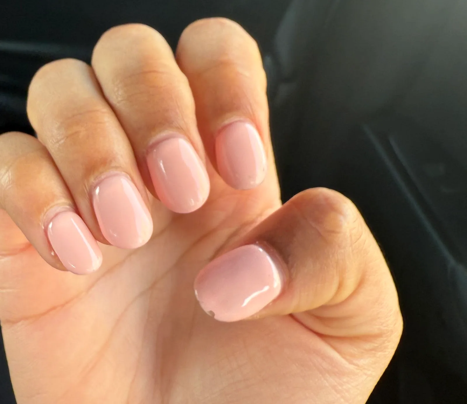 Glossy natural pink rounded gel nails
