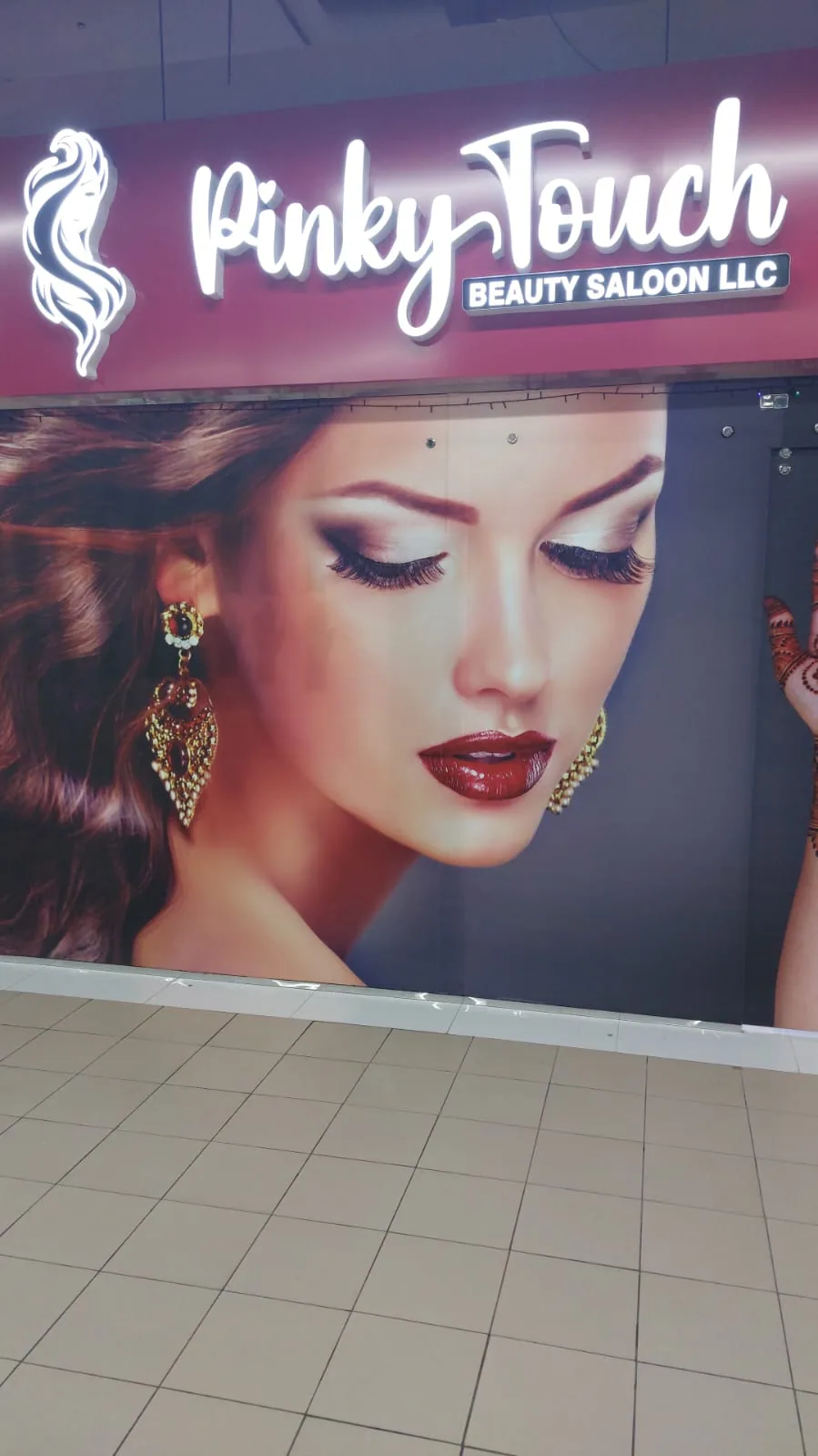 Pinky Touch Beauty Saloon storefront sign with beauty mural