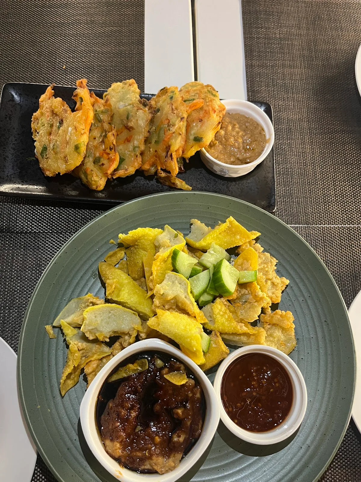 Crisp vegetable fritters with peanut dipping sauce