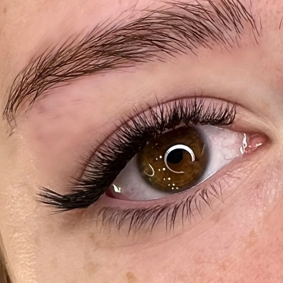 Shaped and tinted brows
