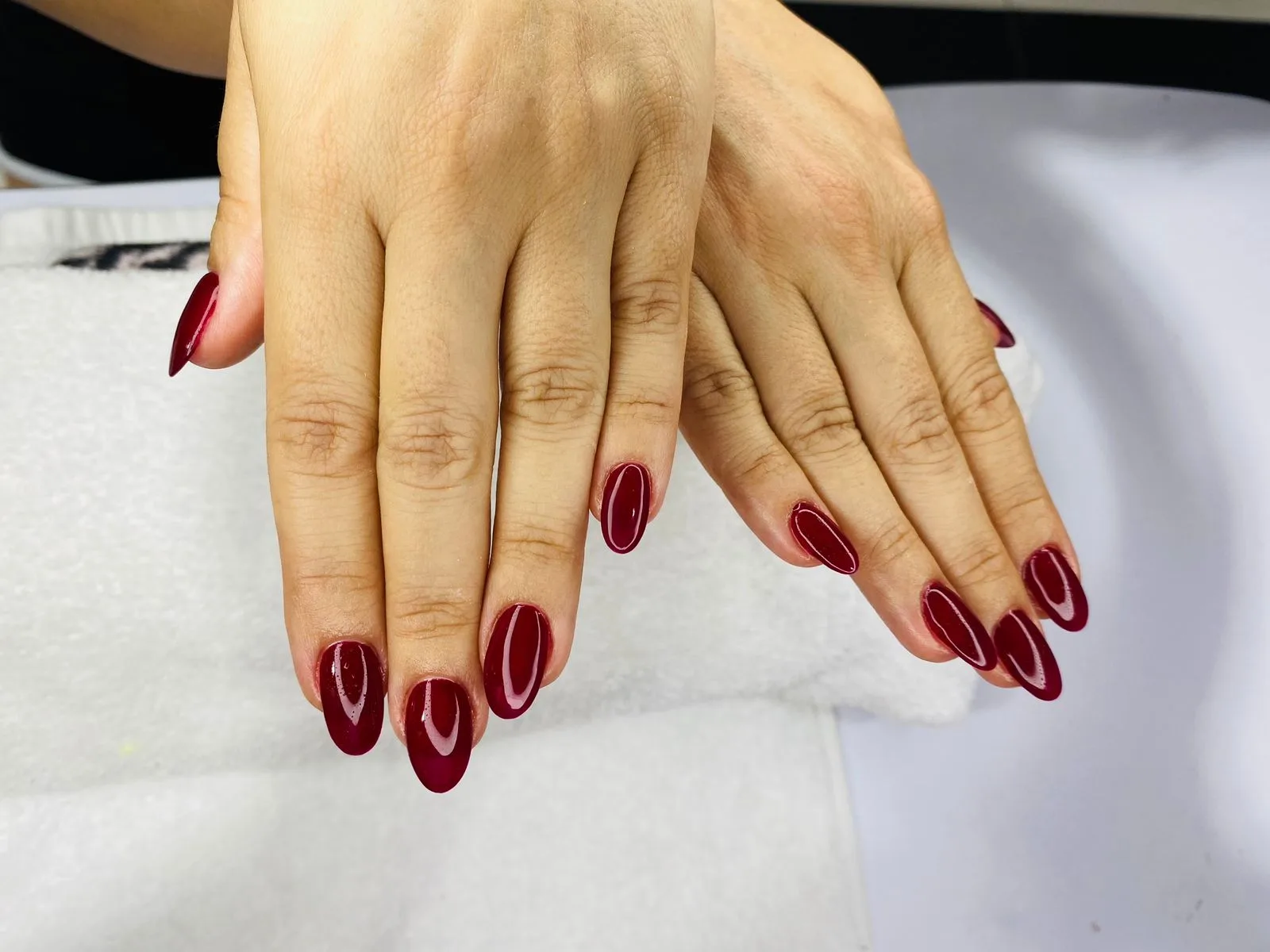 Glossy deep-red almond gel nails