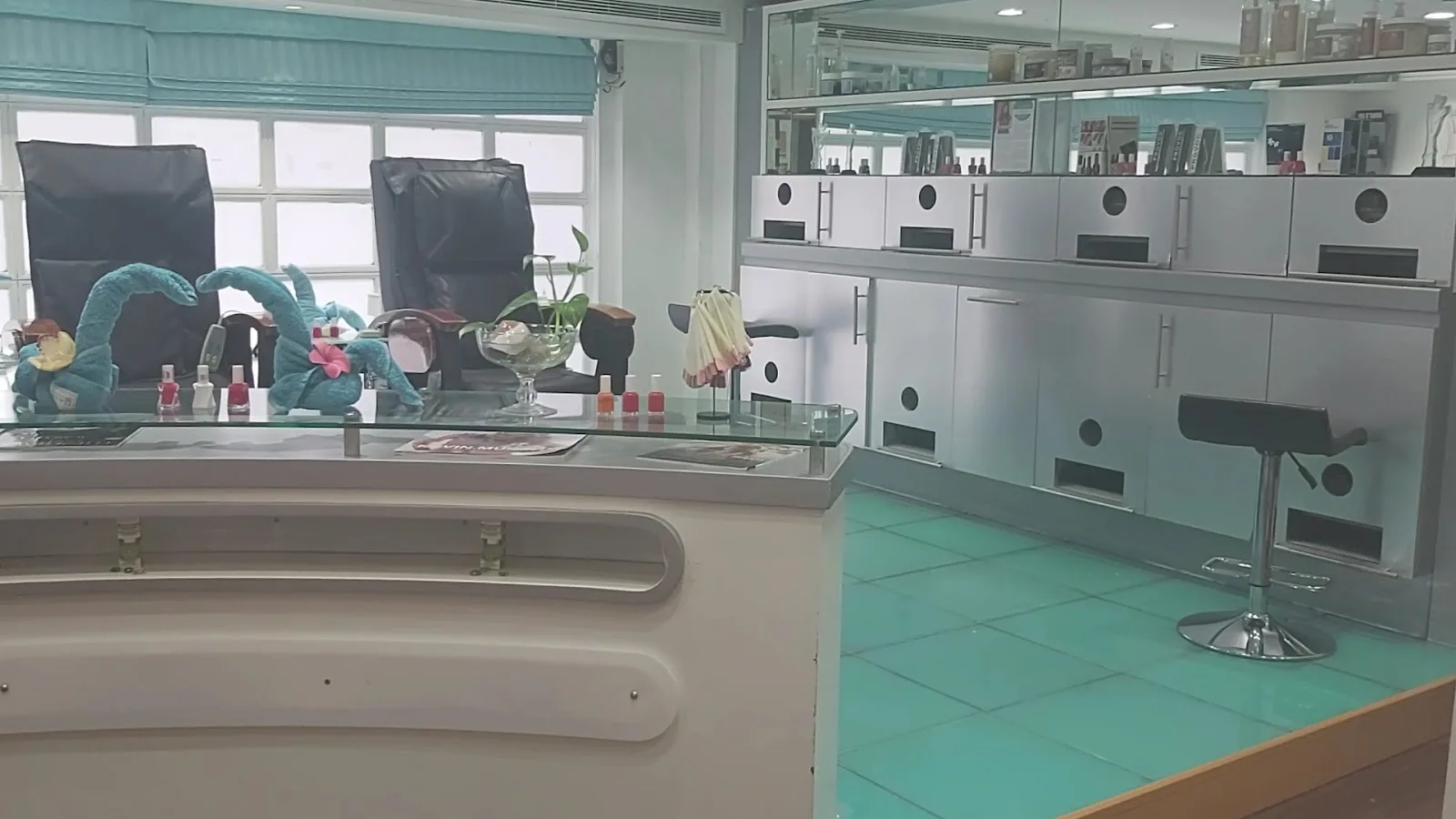 Teal counter and styling detail at Aroushi Beauty Salon