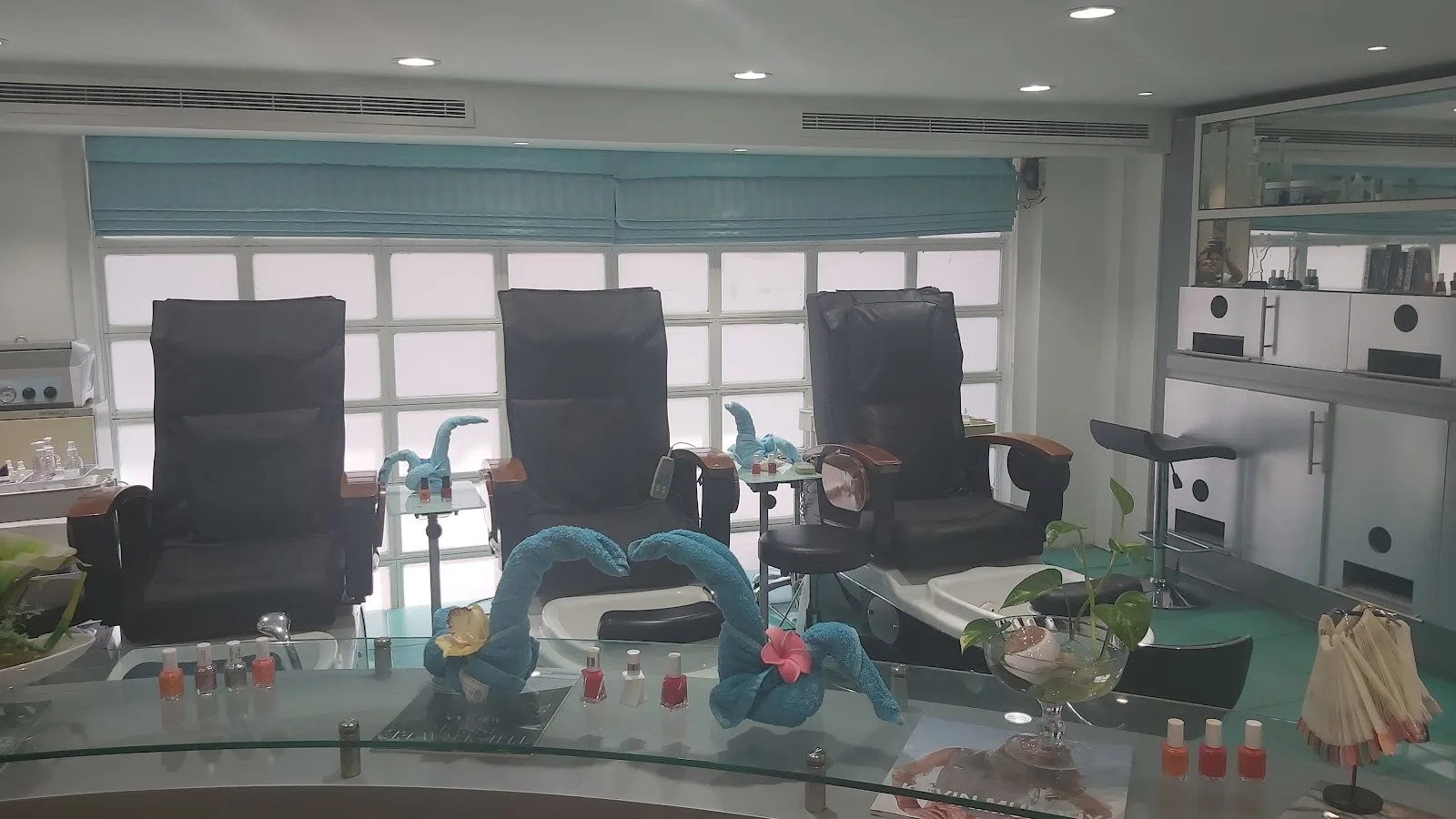 Pedicure spa chairs at Aroushi Beauty Salon