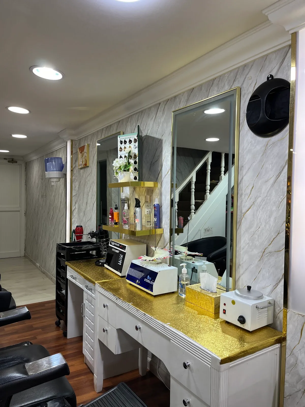 Inside Al Mazaya Women Salon — styling stations with mirrors in a bright private studio