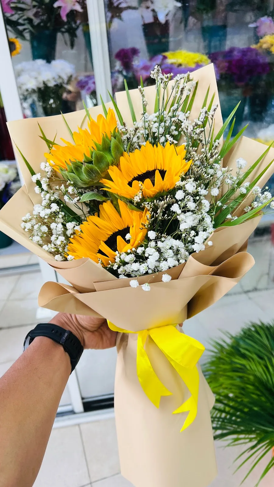 Sunflower bouquet with baby's breath