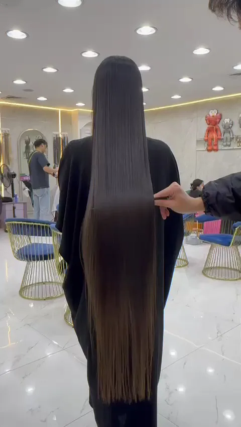 Long glossy blow-dry
