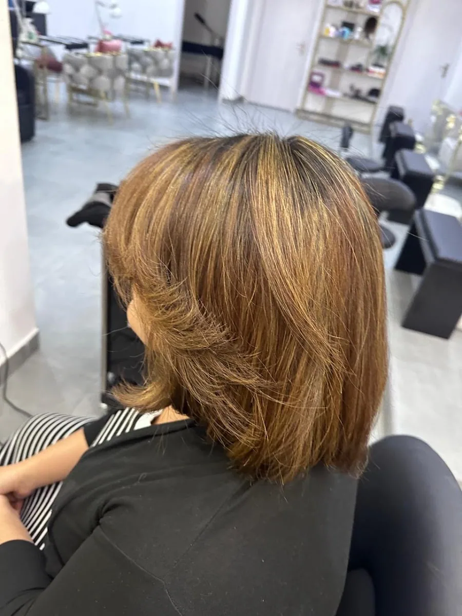 Layered bob with caramel highlights