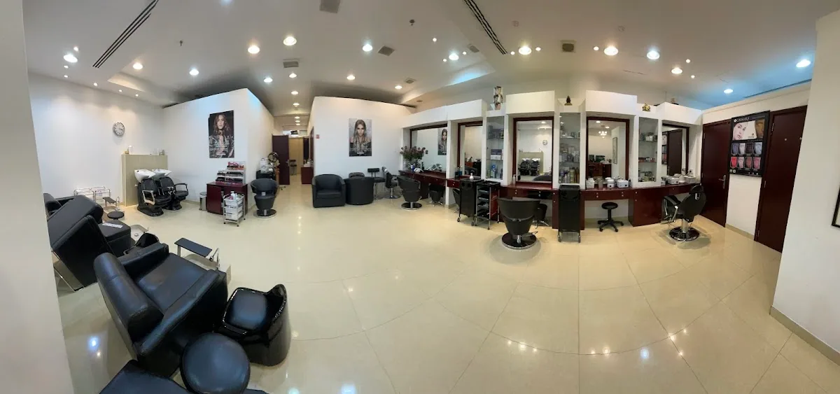 Wide view across the Déjà Vu styling floor and lounge